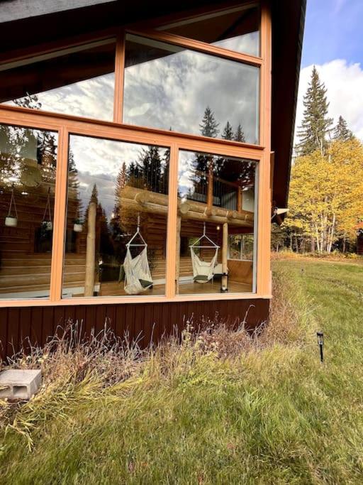Golden Cabin - Hot Tub - Games Barn - Theatre