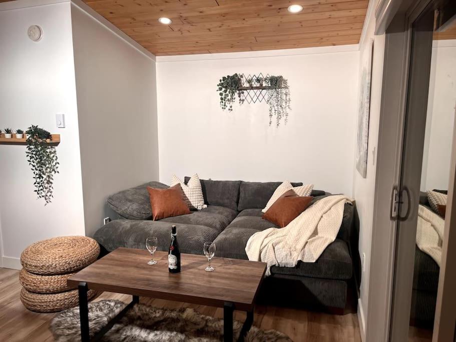 Golden Cabin - Hot Tub - Games Barn - Theatre