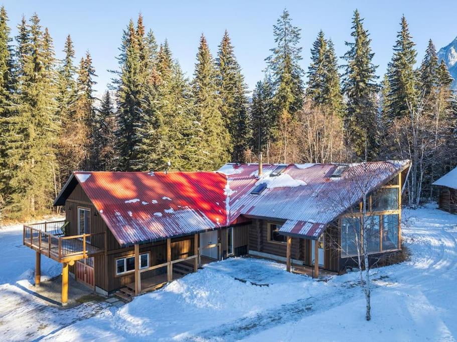 Golden Cabin - Hot Tub - Games Barn - Theatre