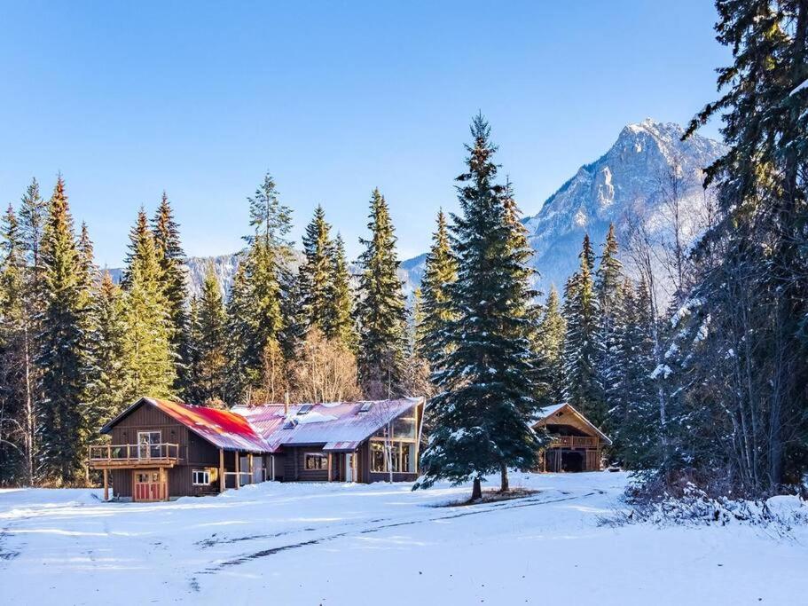 Golden Cabin - Hot Tub - Games Barn - Theatre