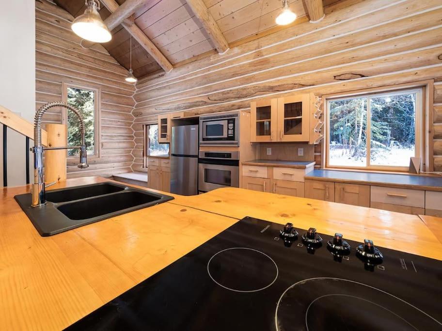 Golden Cabin - Hot Tub - Games Barn - Theatre