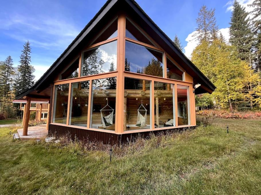 Golden Cabin - Hot Tub - Games Barn - Theatre