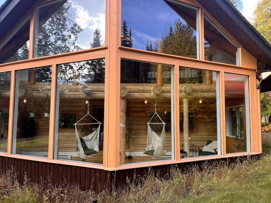 Golden Cabin - Hot Tub - Games Barn - Theatre