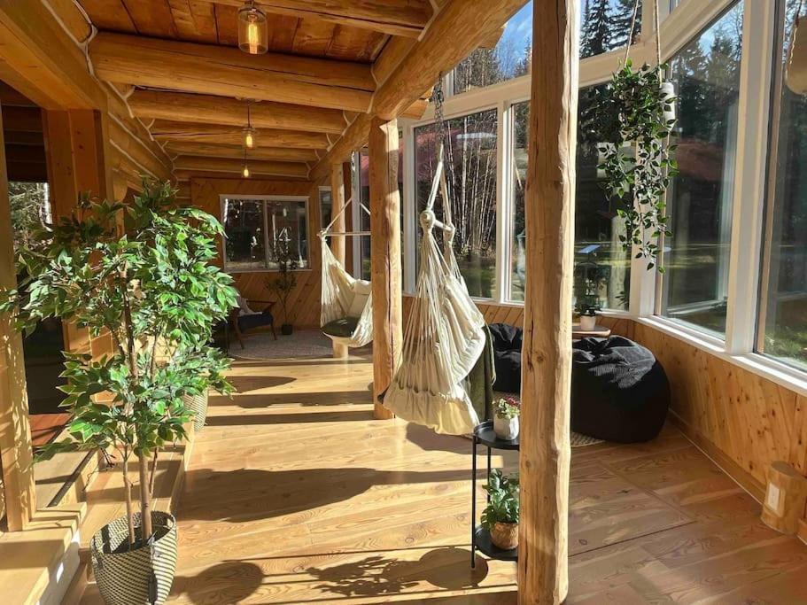 Golden Cabin - Hot Tub - Games Barn - Theatre
