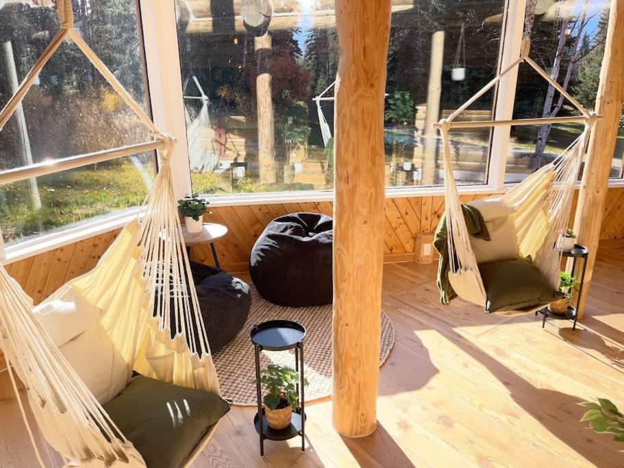 Golden Cabin - Hot Tub - Games Barn - Theatre