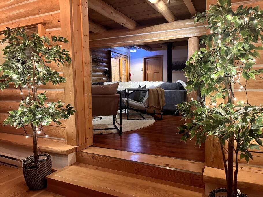 Golden Cabin - Hot Tub - Games Barn - Theatre
