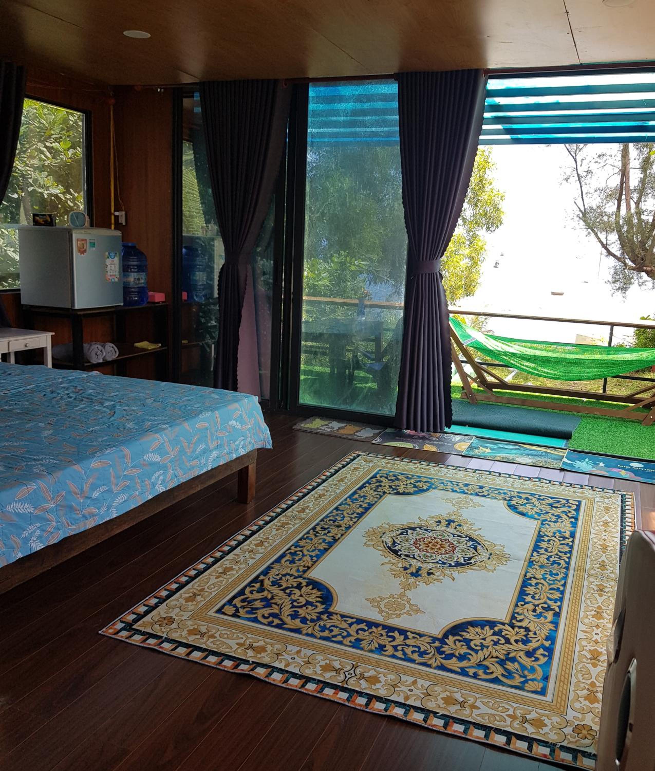 Old Sailor's Sunrise Beach Front House