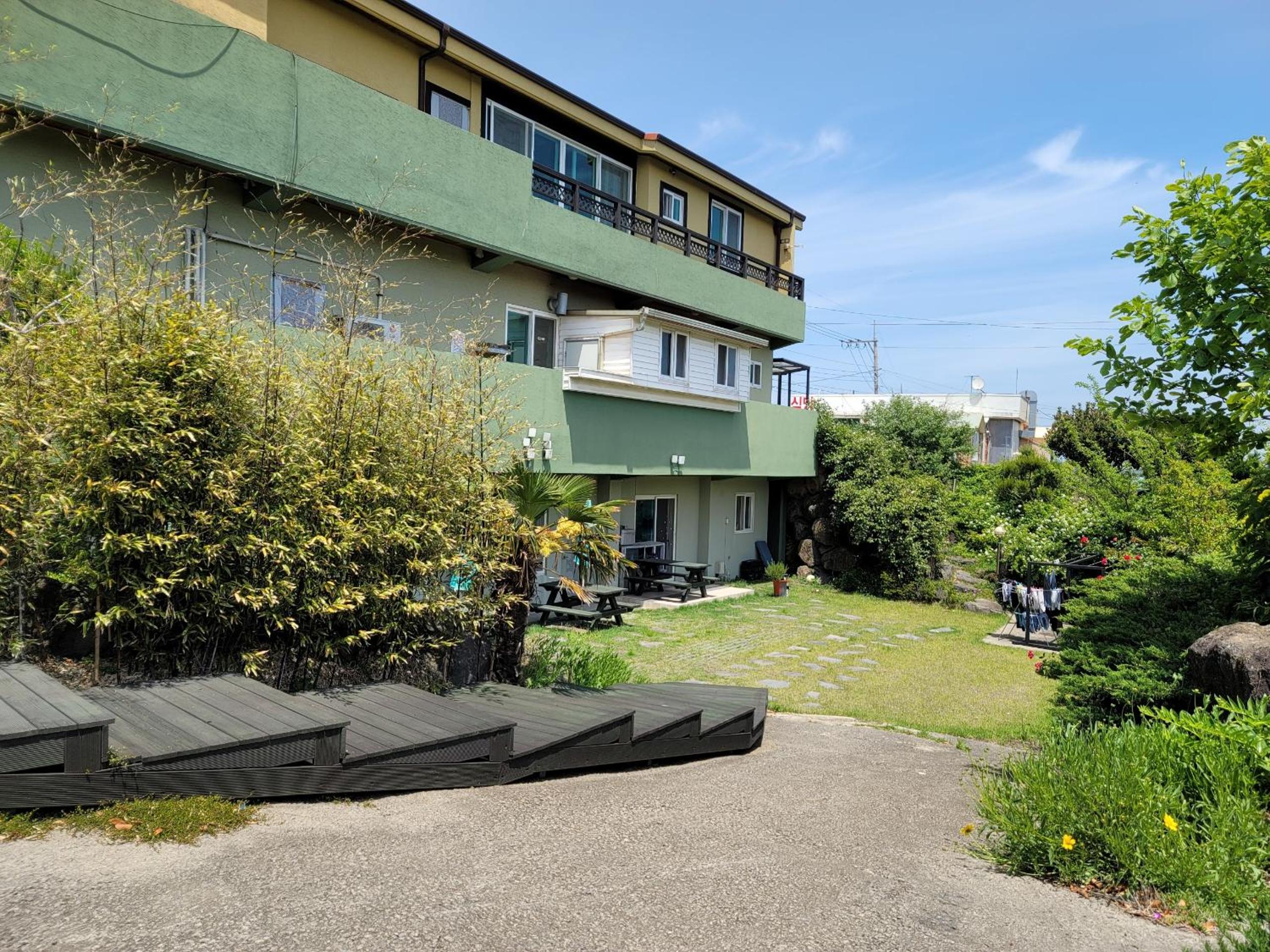 Jeju Oreum Pension view 3