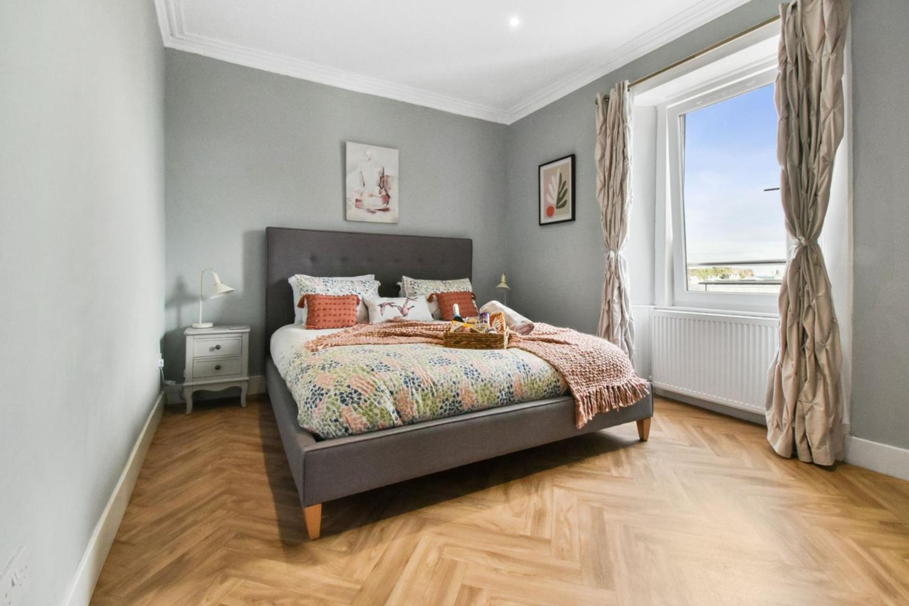 Seaside Place, Aberdour view 3