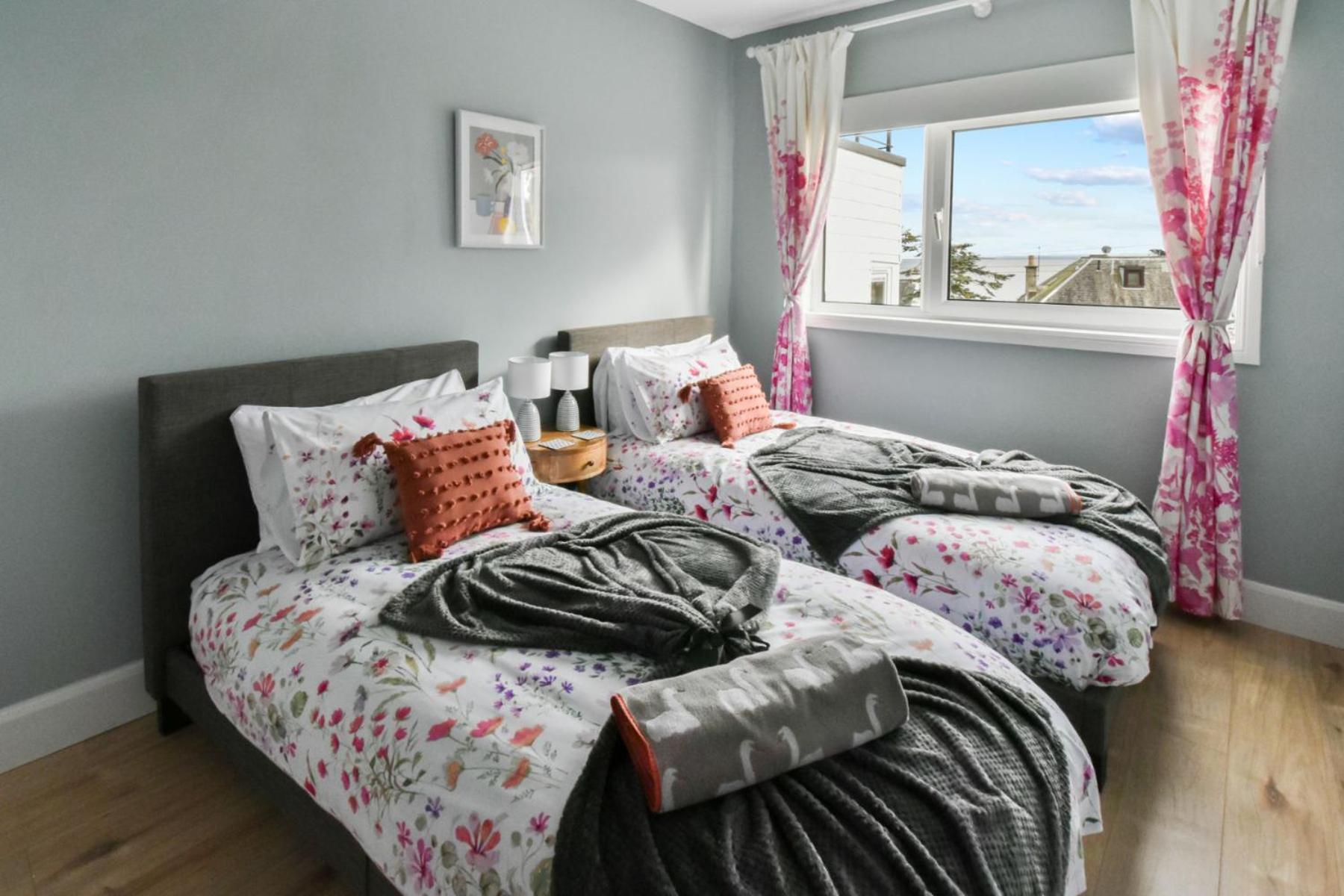 Blacksands Seaview Cottage, Aberdour view 4