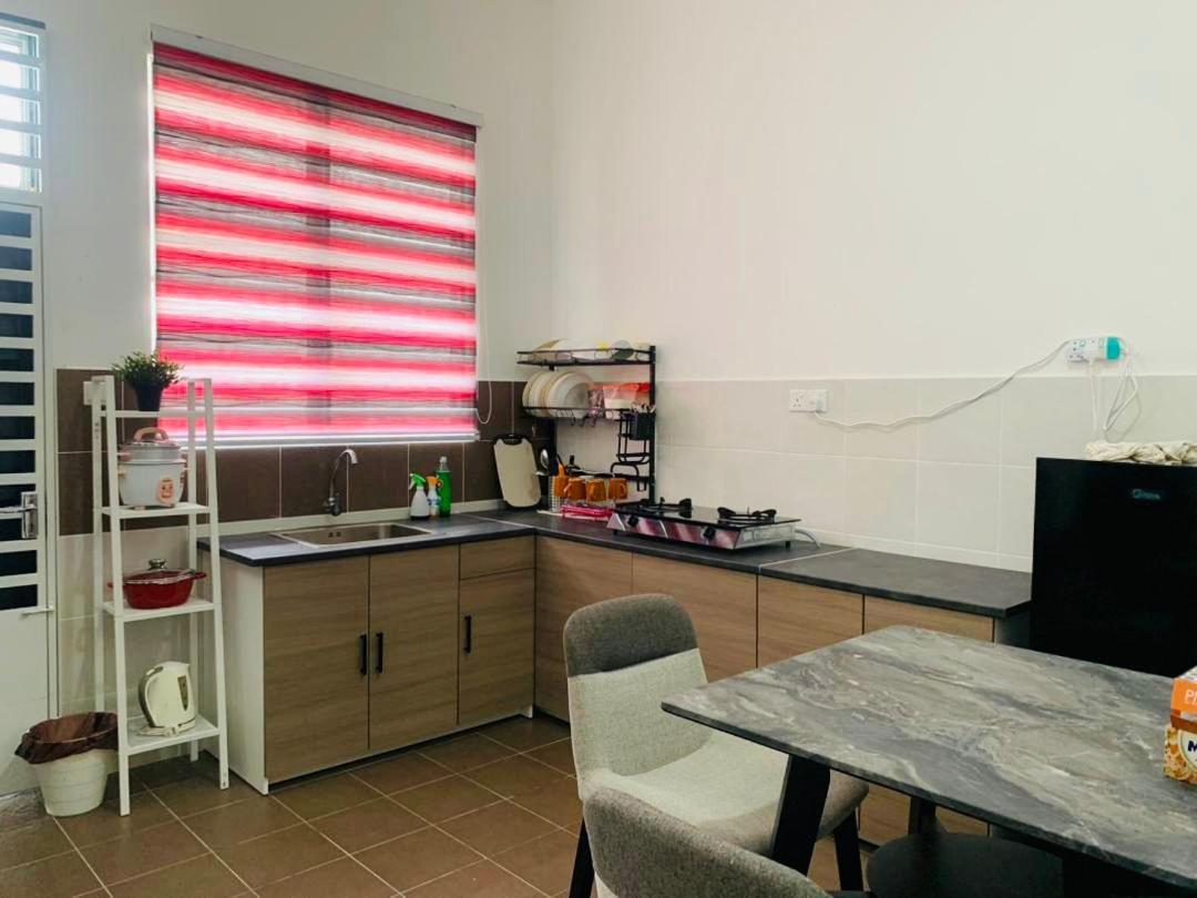 HOMESTAY HONEY PARIT BUNTAR photo 6