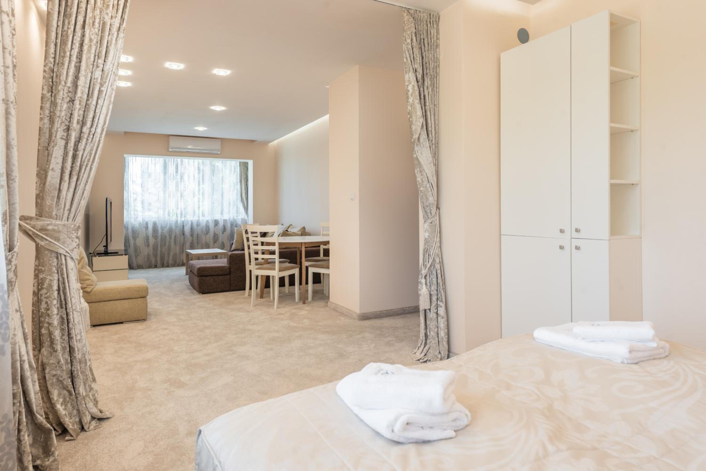 Private Apartment in Chayka near the Sea Garden