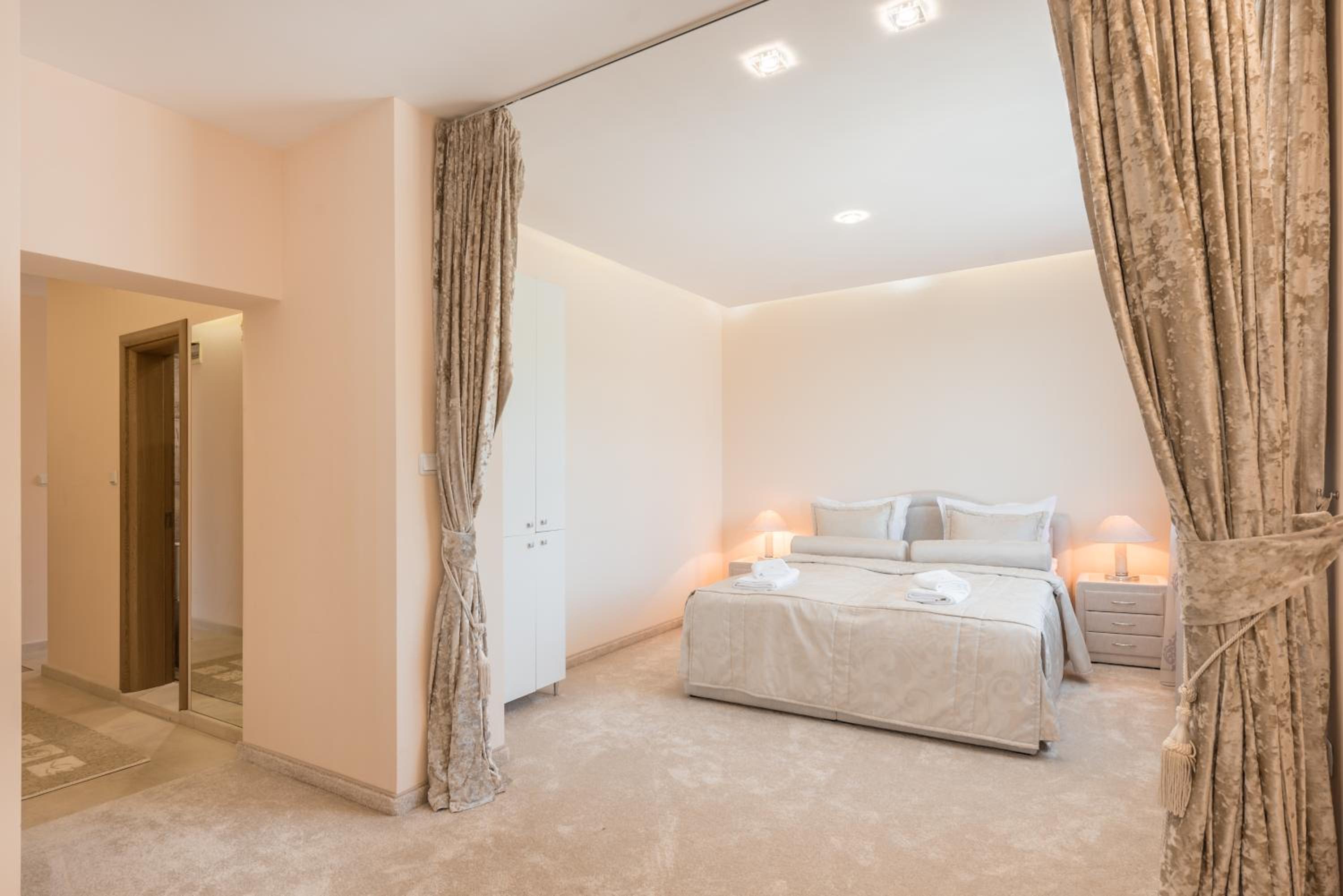Private Apartment in Chayka near the Sea Garden