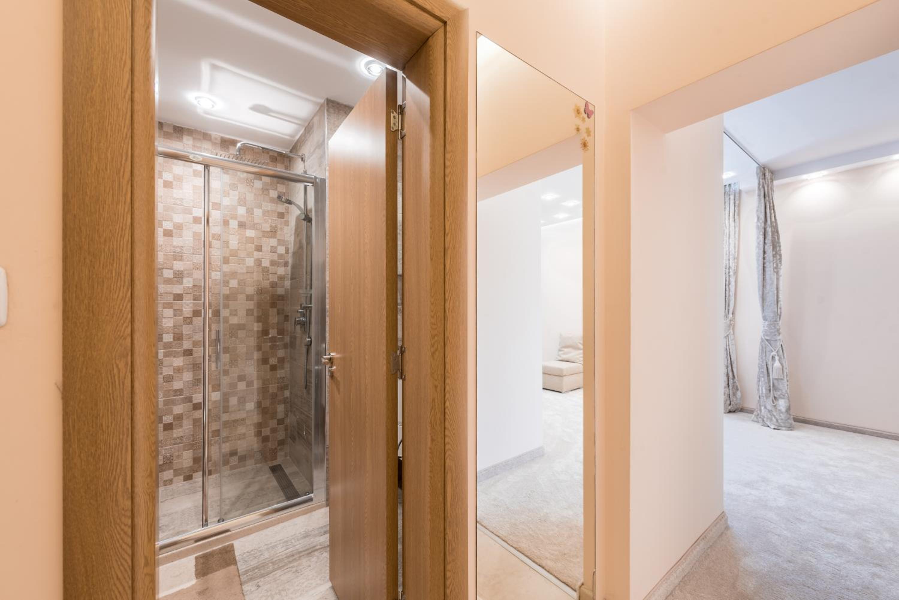 Private Apartment in Chayka near the Sea Garden