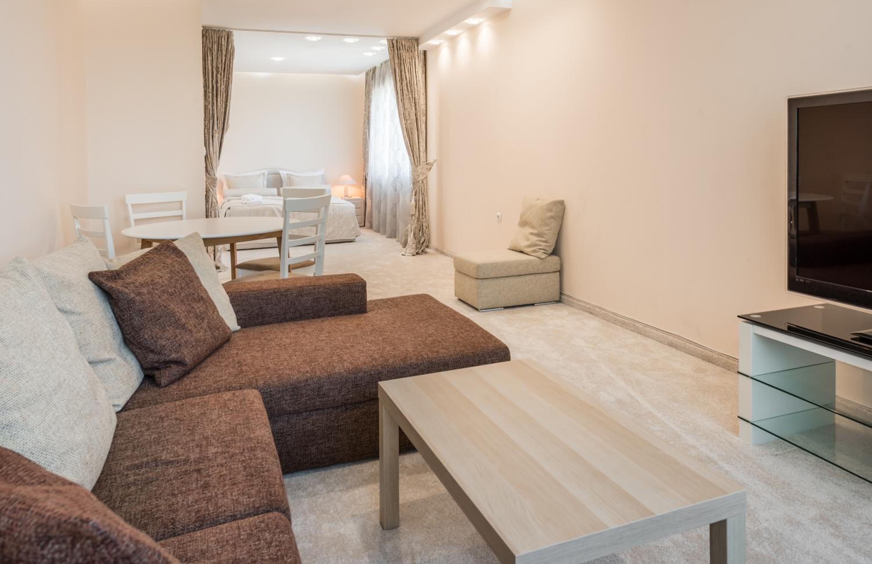 Private Apartment in Chayka near the Sea Garden