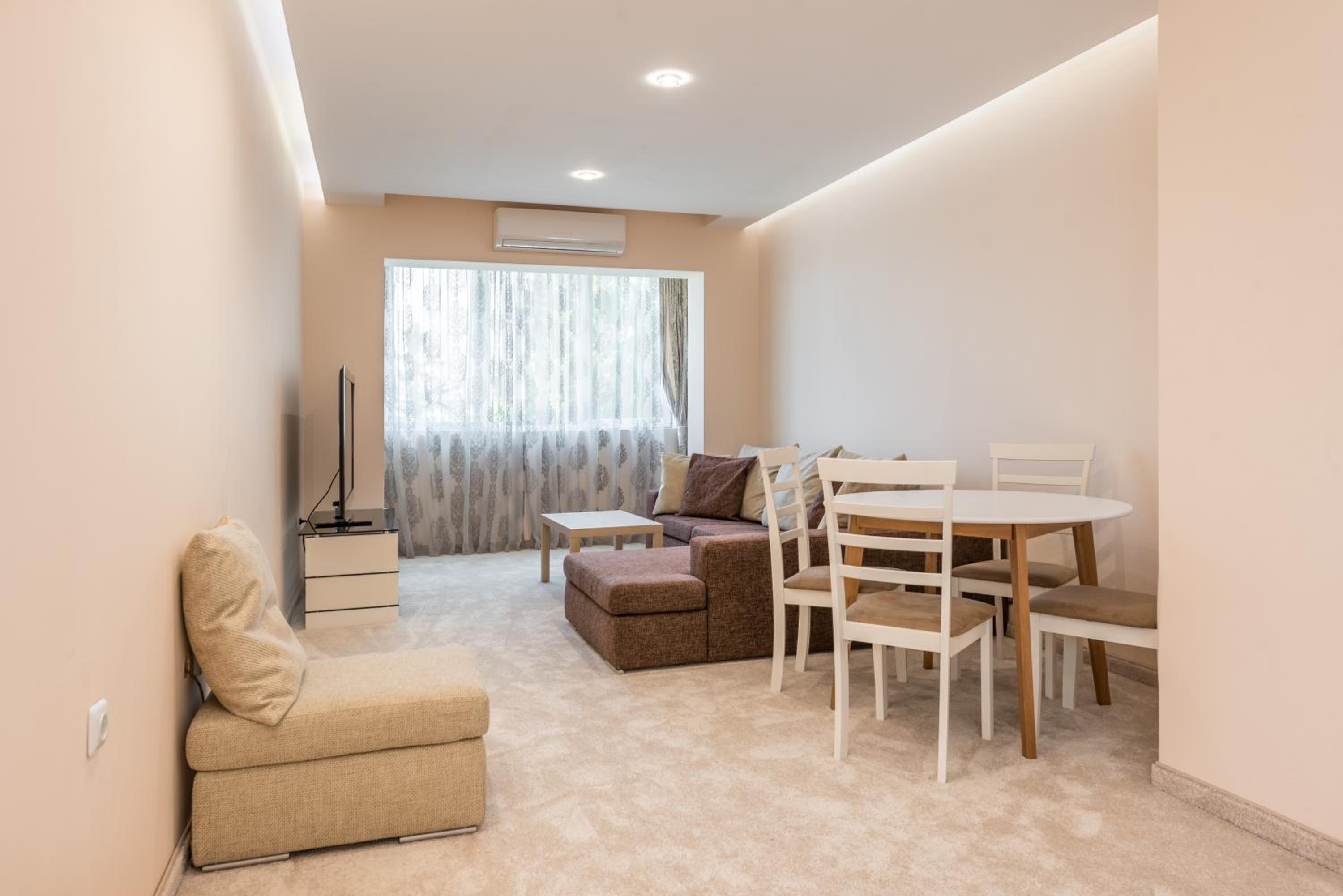 Private Apartment in Chayka near the Sea Garden