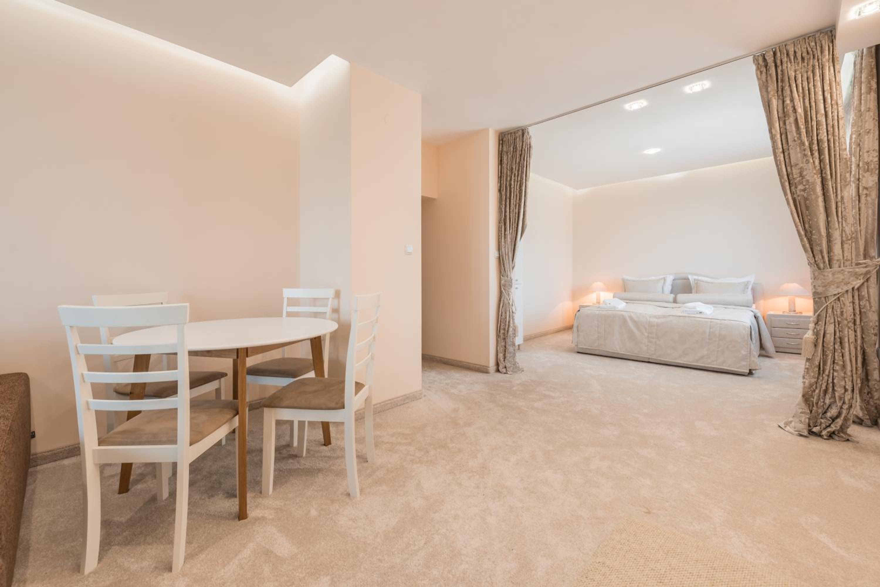 Private Apartment in Chayka near the Sea Garden