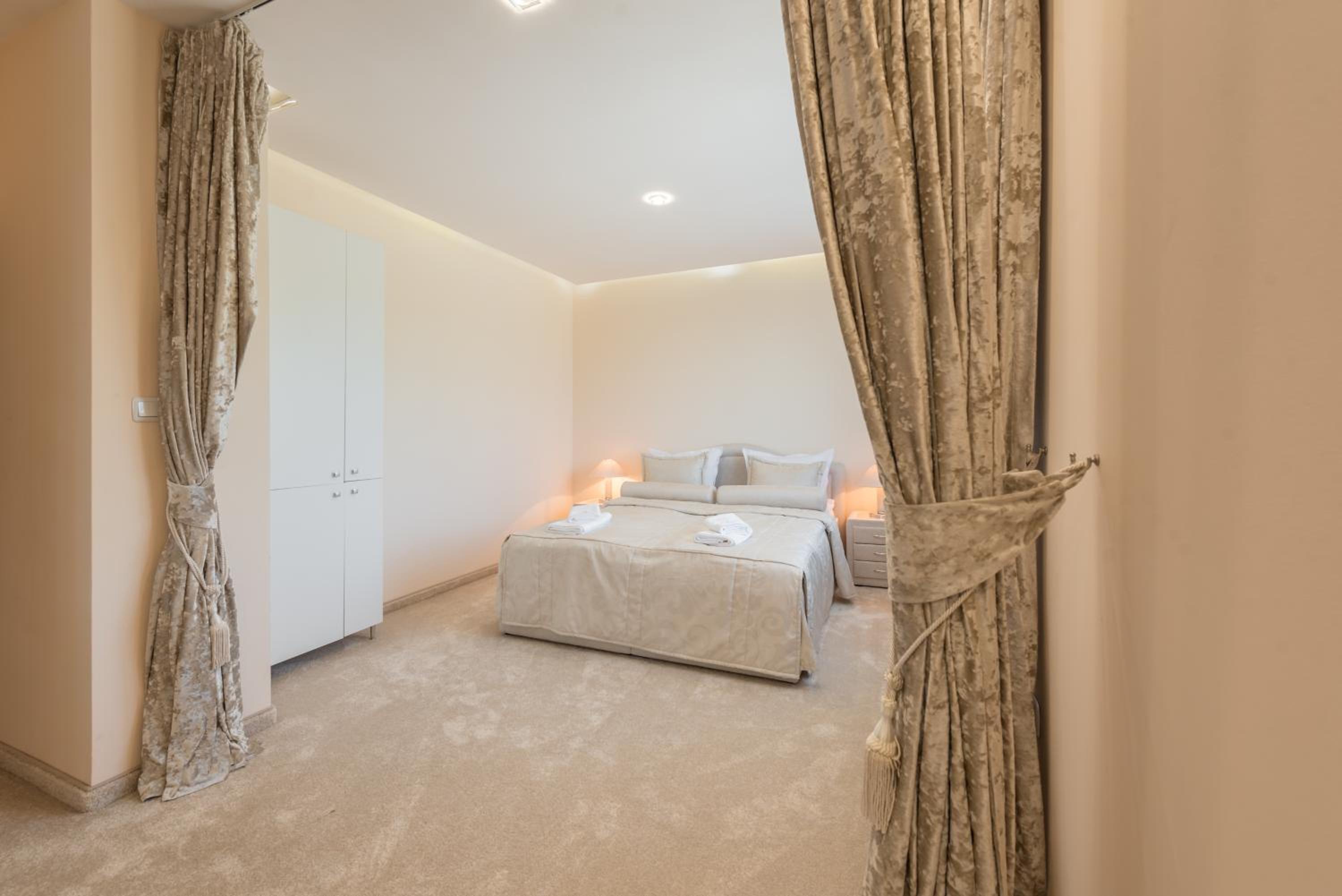 Private Apartment in Chayka near the Sea Garden