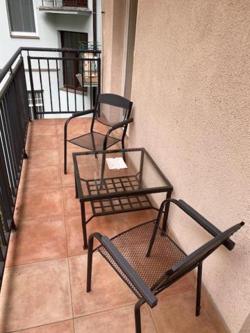 Large 3 bedroom family apartment close to the river