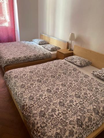 Large 3 bedroom family apartment close to the river
