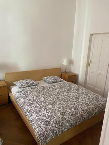 Large 3 bedroom family apartment close to the river