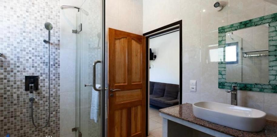 Le lagon bleu guest house by Hyde tide