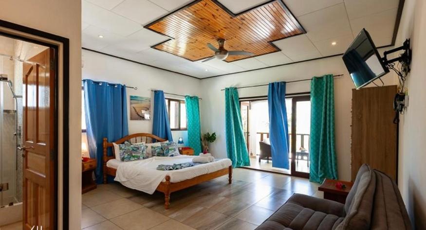 Le lagon bleu guest house by Hyde tide