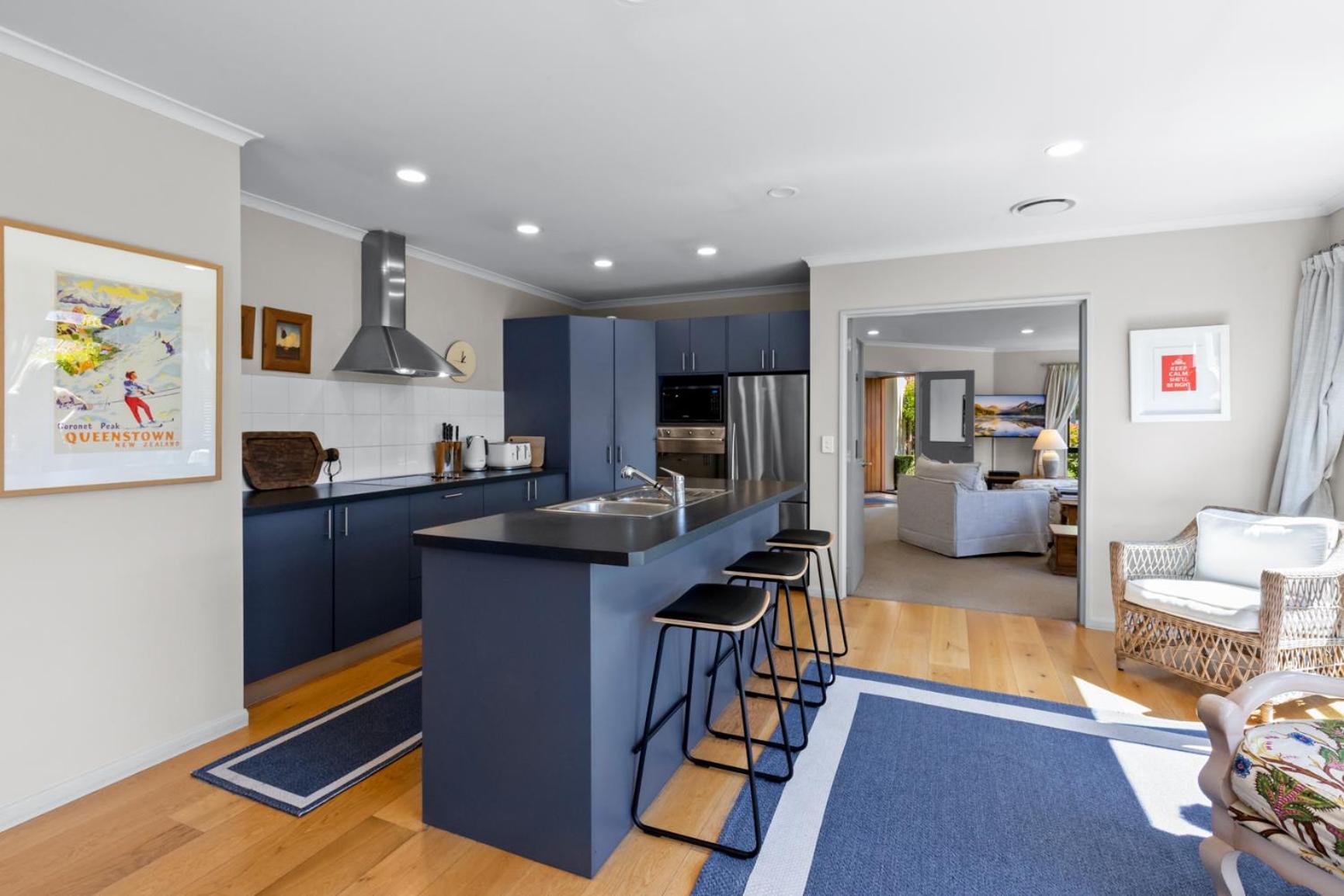 Quail's Nest, Queenstown - Luxury Home & Garden view 4
