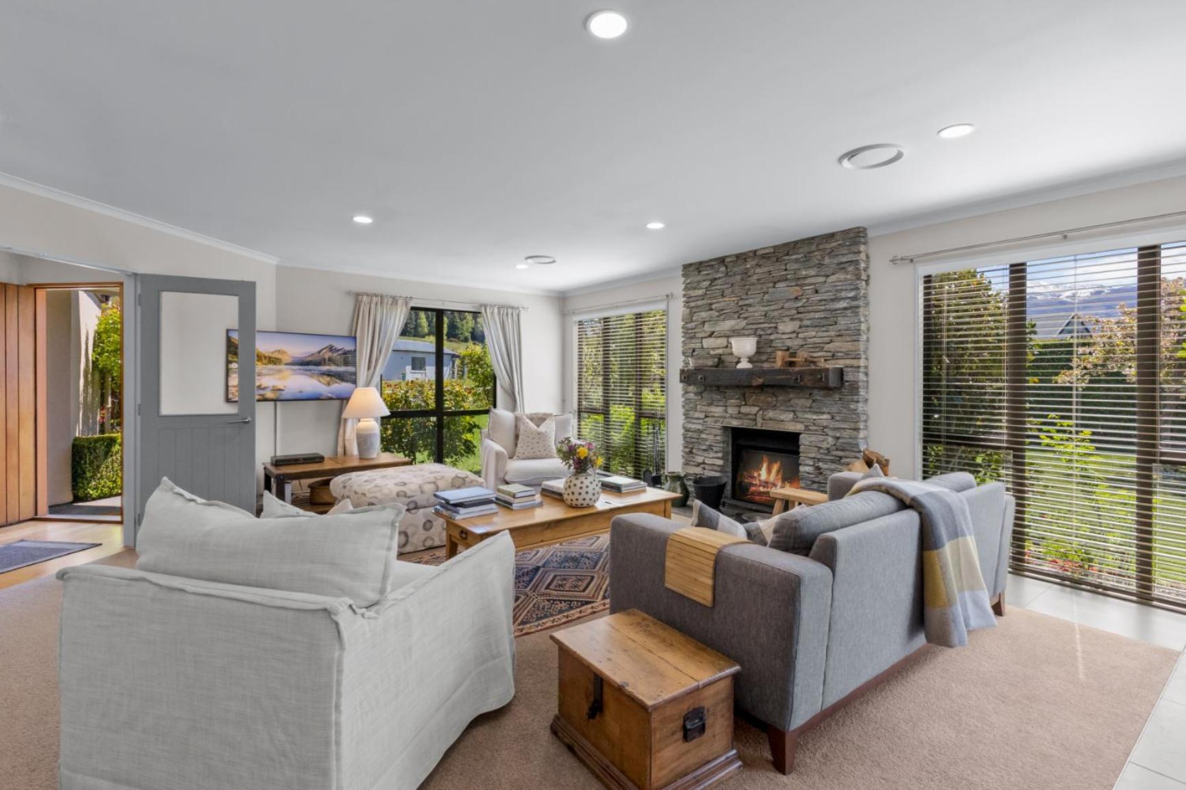 Quail's Nest, Queenstown - Luxury Home & Garden view 2