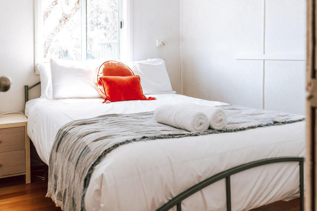 Sloop Cottage - Beachfront - Vibes