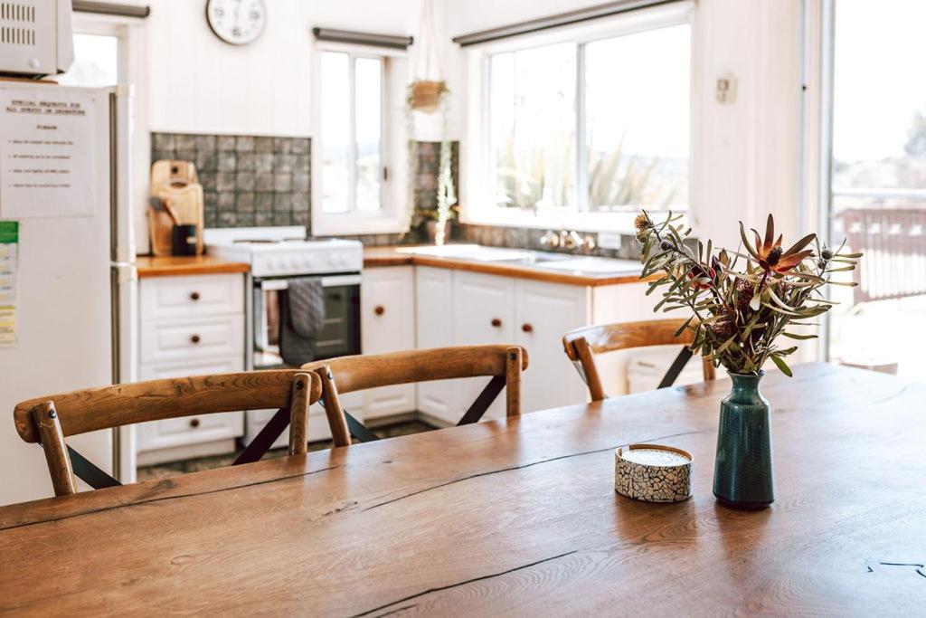 Sloop Cottage - Beachfront - Vibes