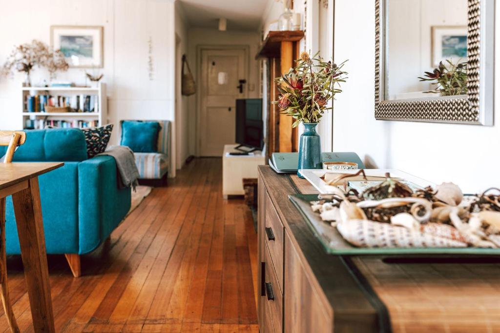 Sloop Cottage - Beachfront - Vibes