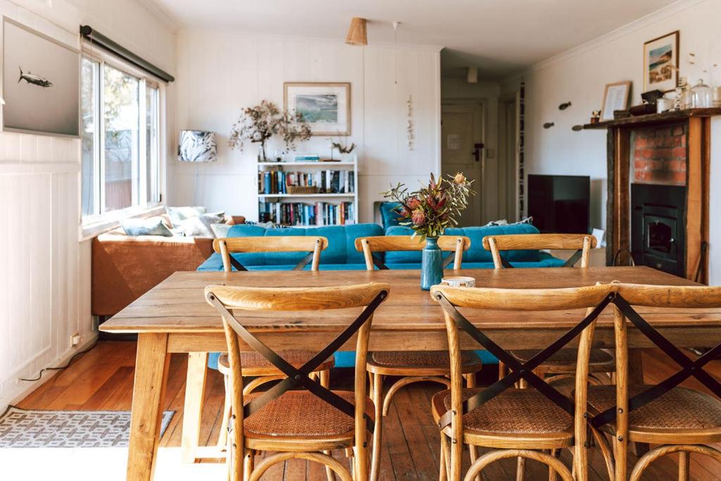 Sloop Cottage - Beachfront - Vibes