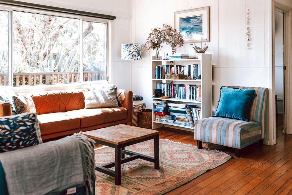 Sloop Cottage - Beachfront - Vibes