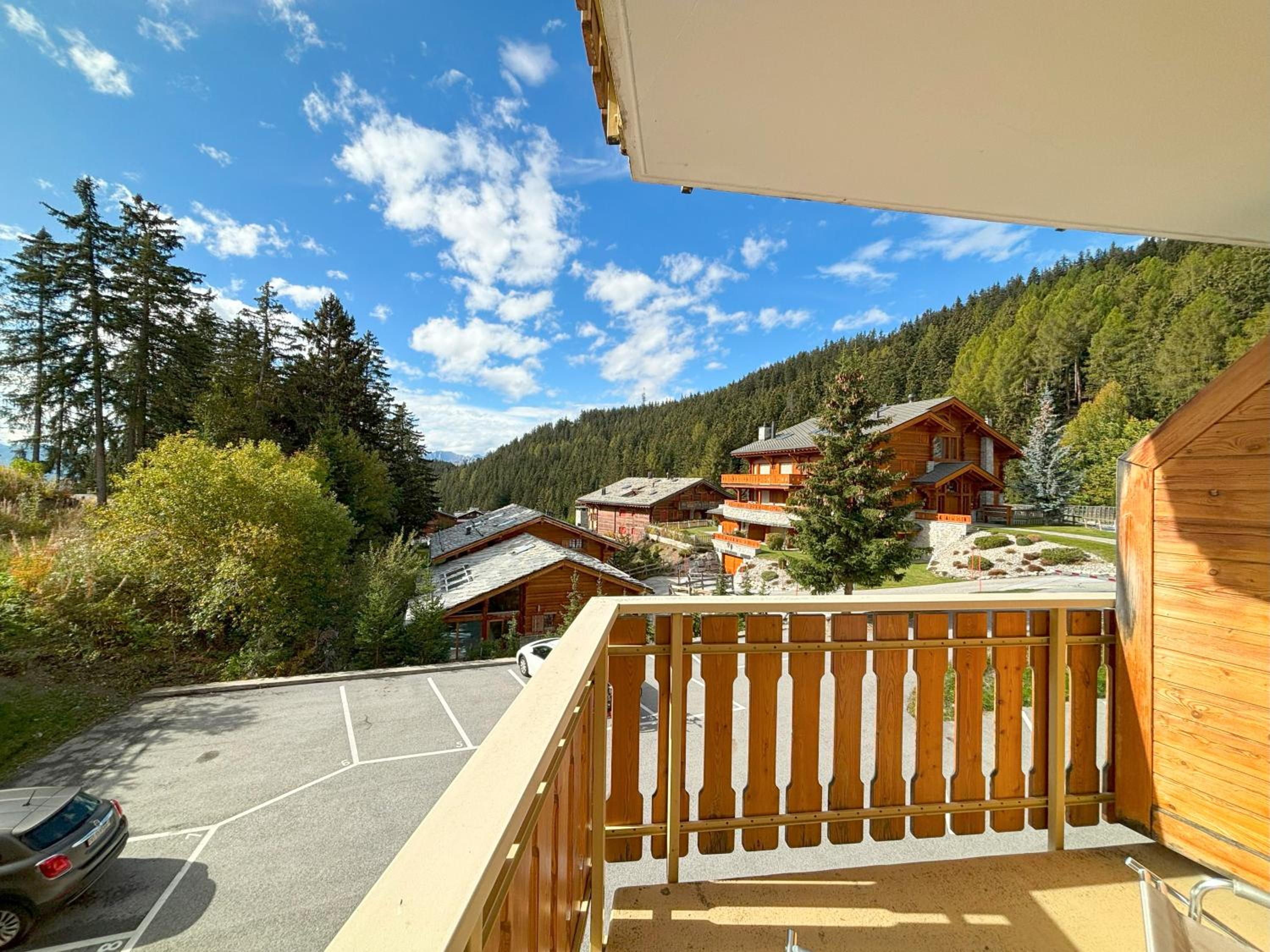Calm studio with balcony in Crans-Montana