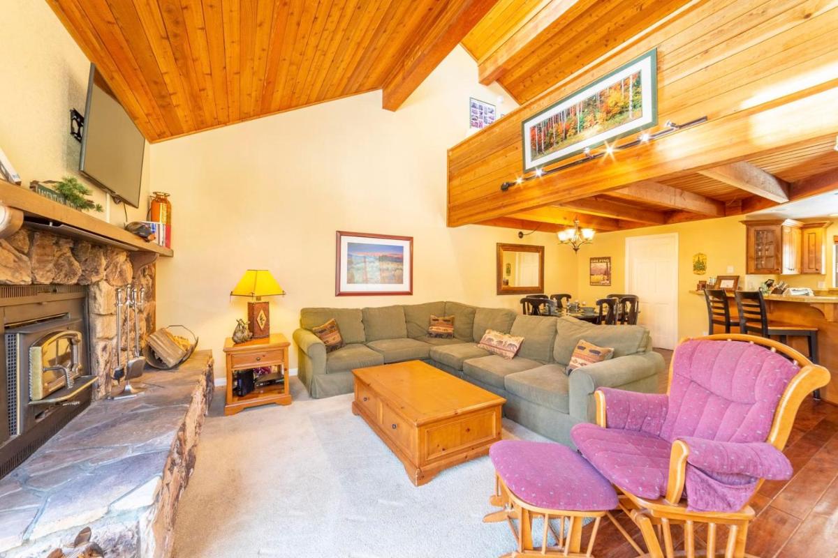 #380 - Mountain Townhome with Jacuzzi, Pool, Tennis Courts view 2