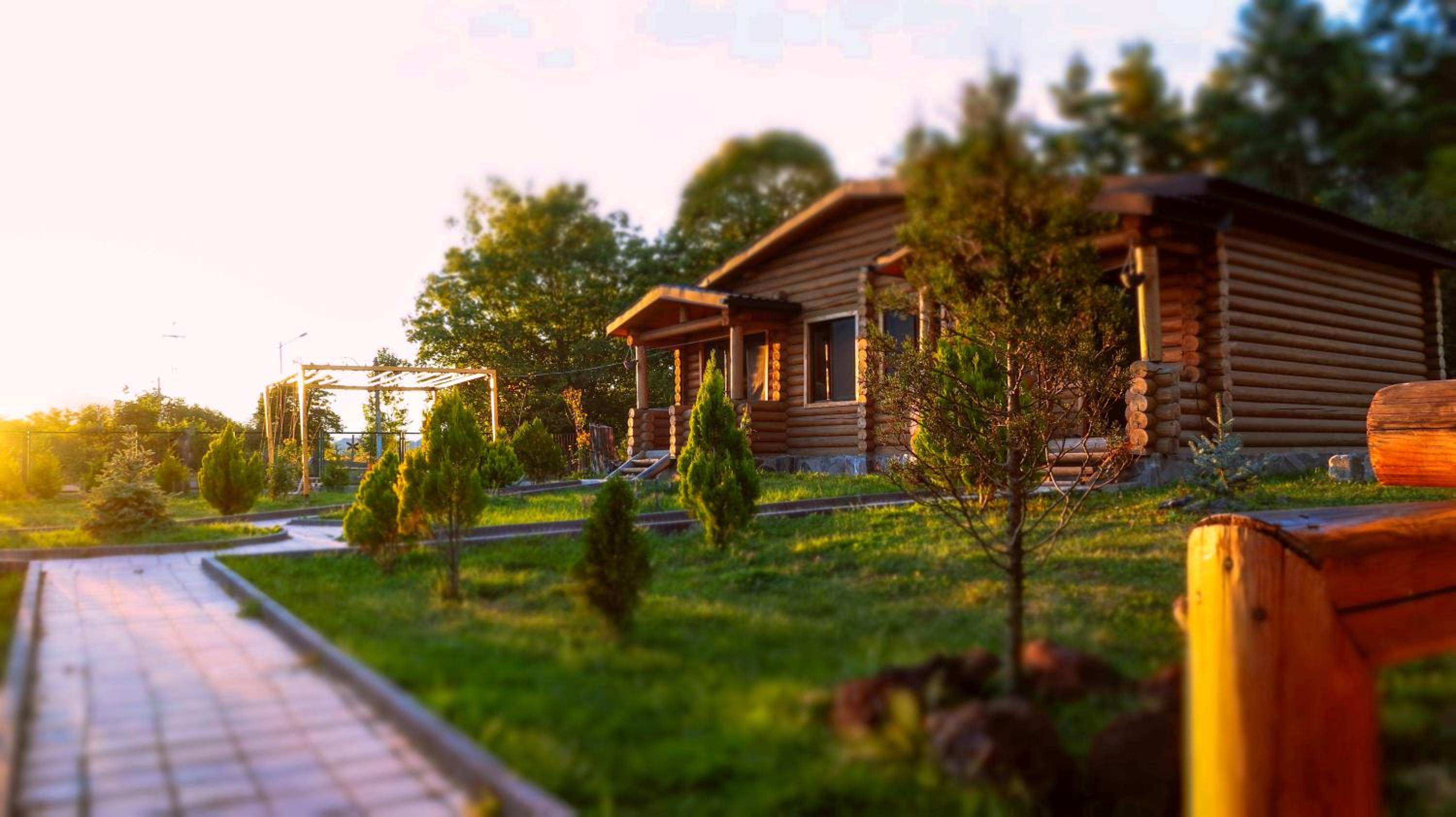 Kingswood Cabins Borjomi