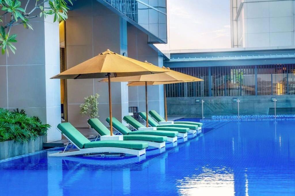 Lux & Spacious 3BR in Central Jakarta view 4