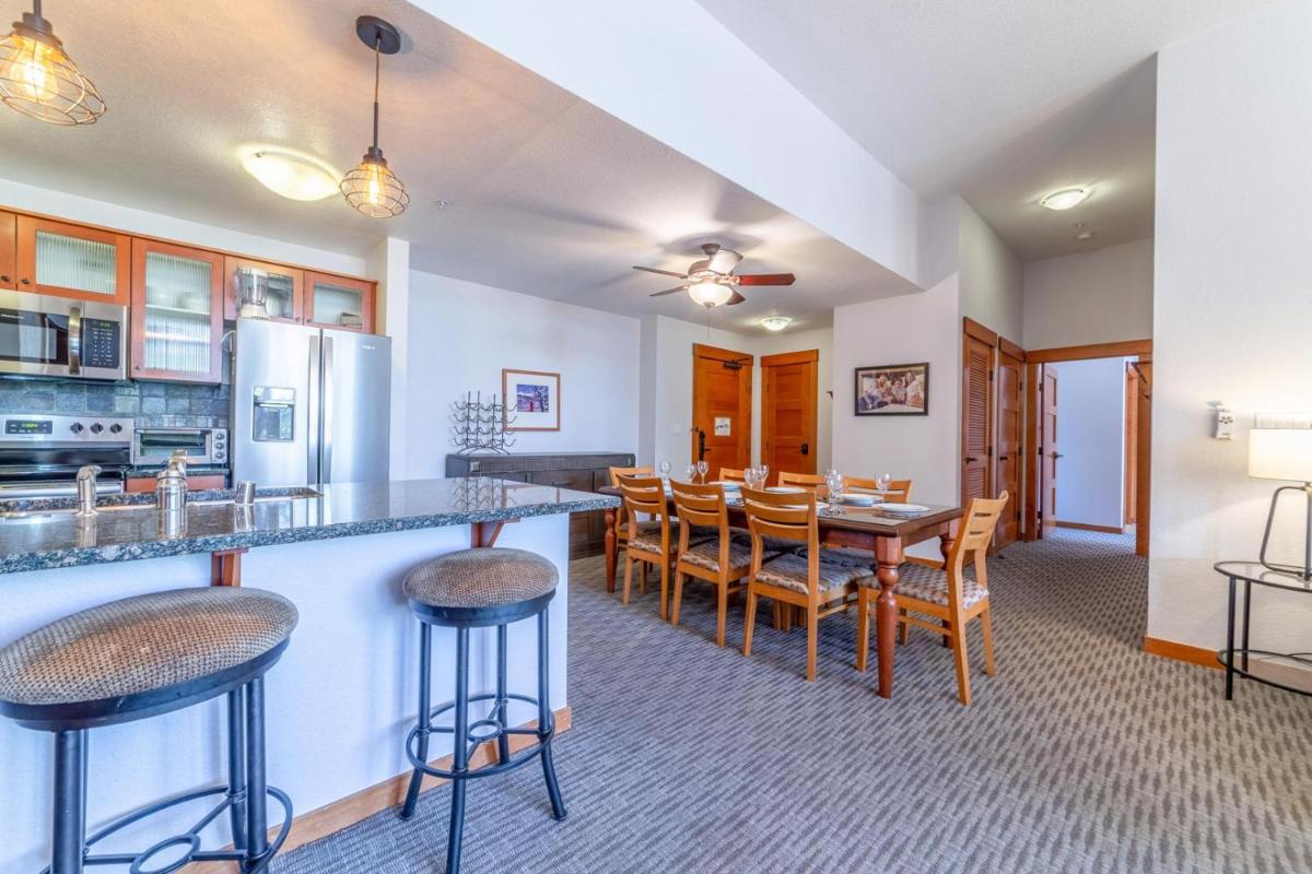 #550 Village, Walk to Gondola 3BD, 3BATH with Spa view 3