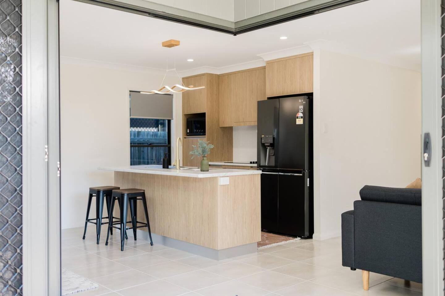 New Home close to Airport hospital Coles & Resto