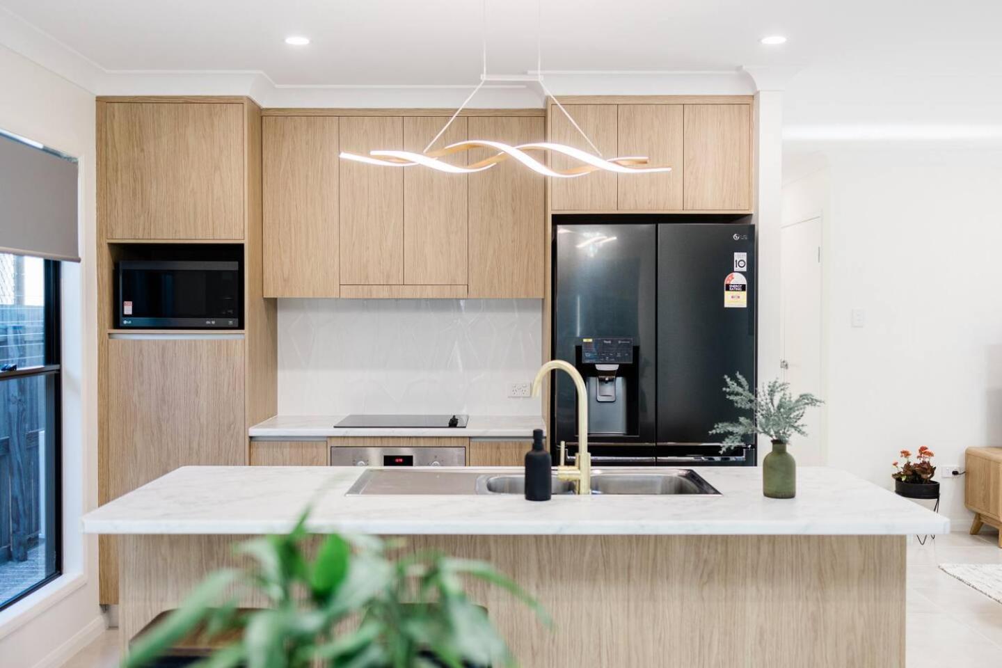 New Home close to Airport hospital Coles & Resto