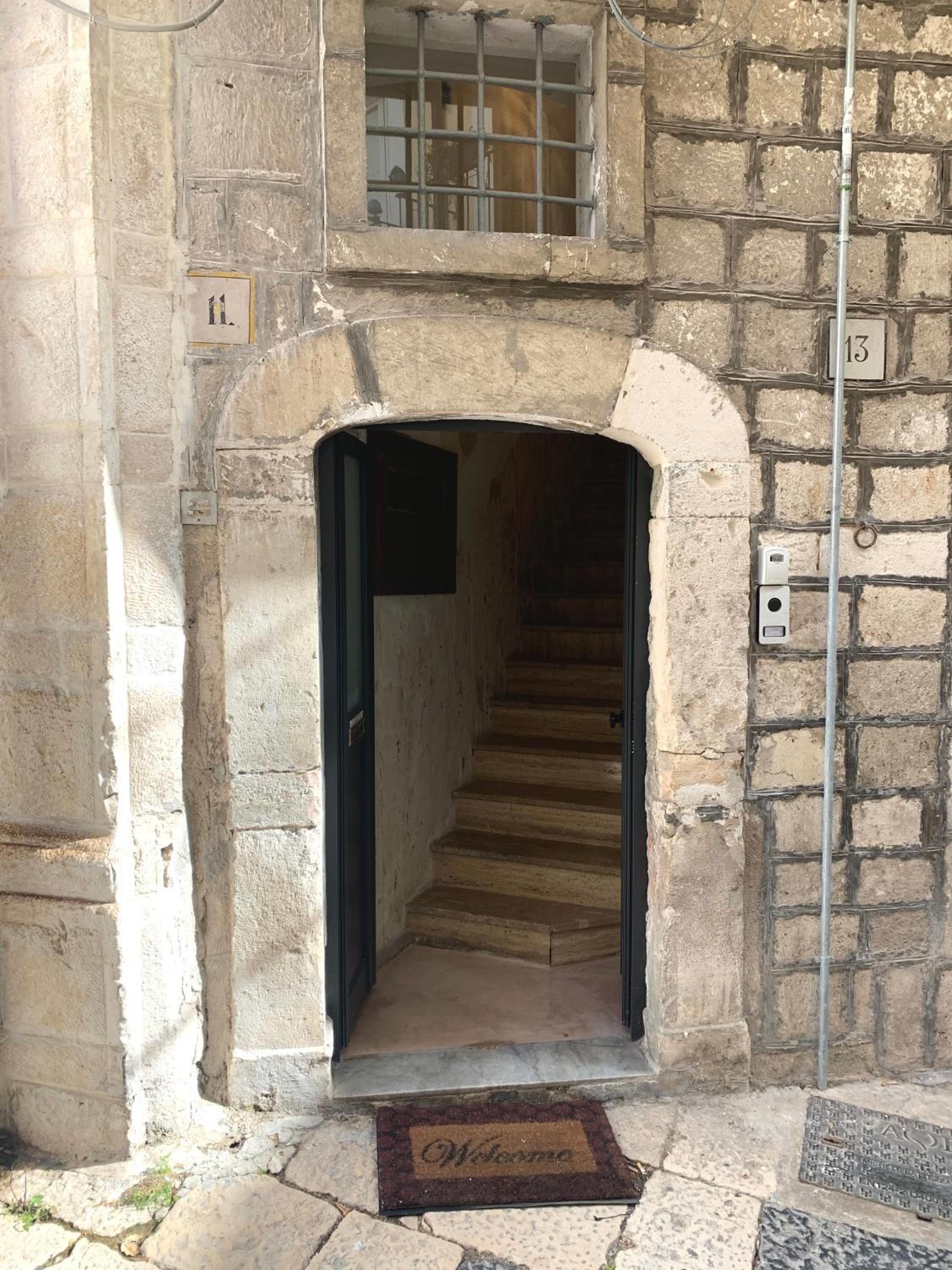 Bellissimo Loft MonStra Bari vecchia view 3