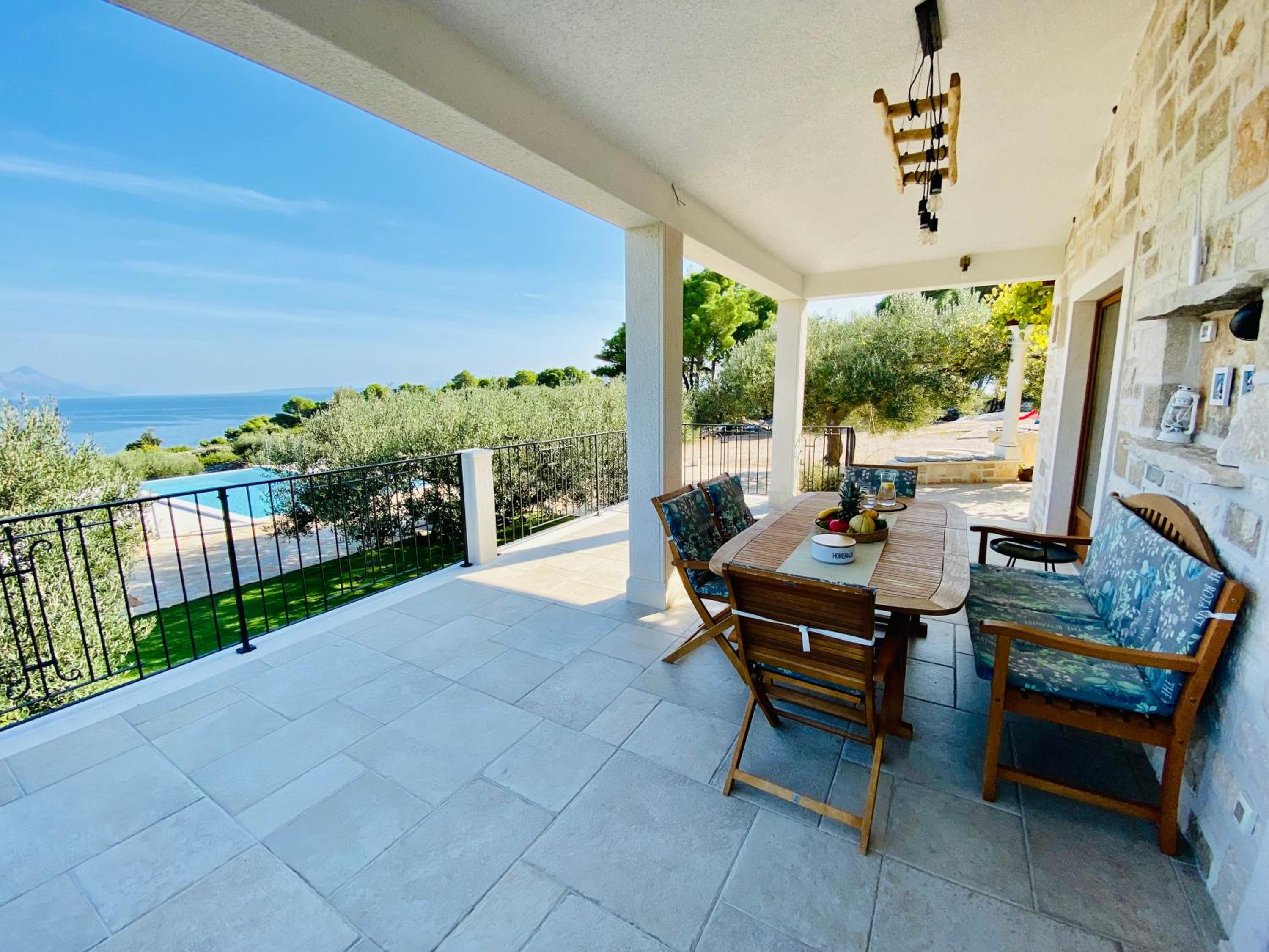 Unique villa in olive field with salted swimming pool-Villa Frida