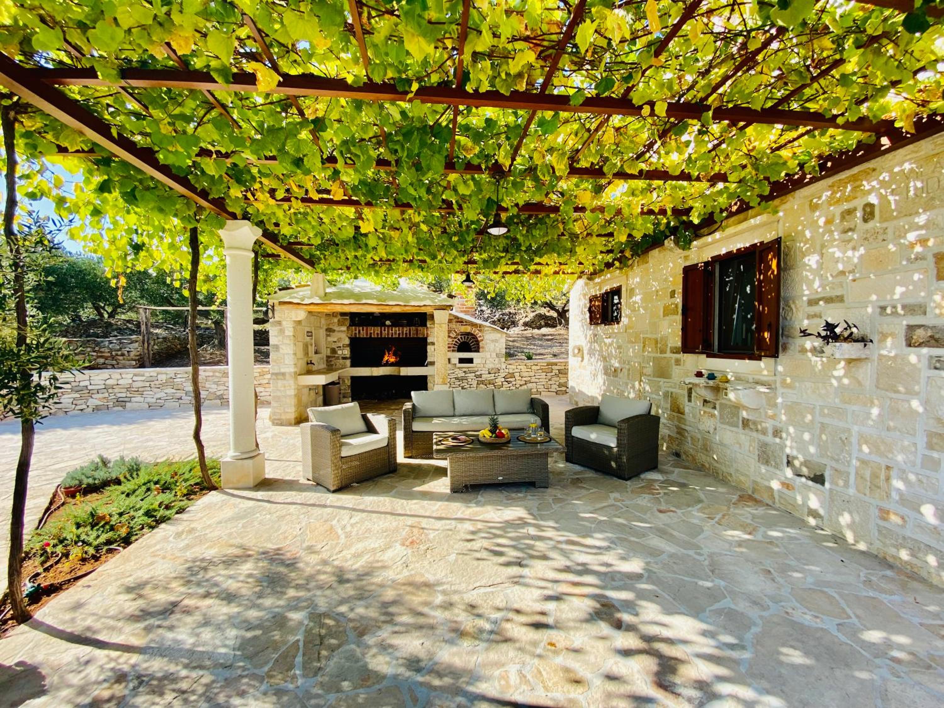 Unique villa in olive field with salted swimming pool-Villa Frida