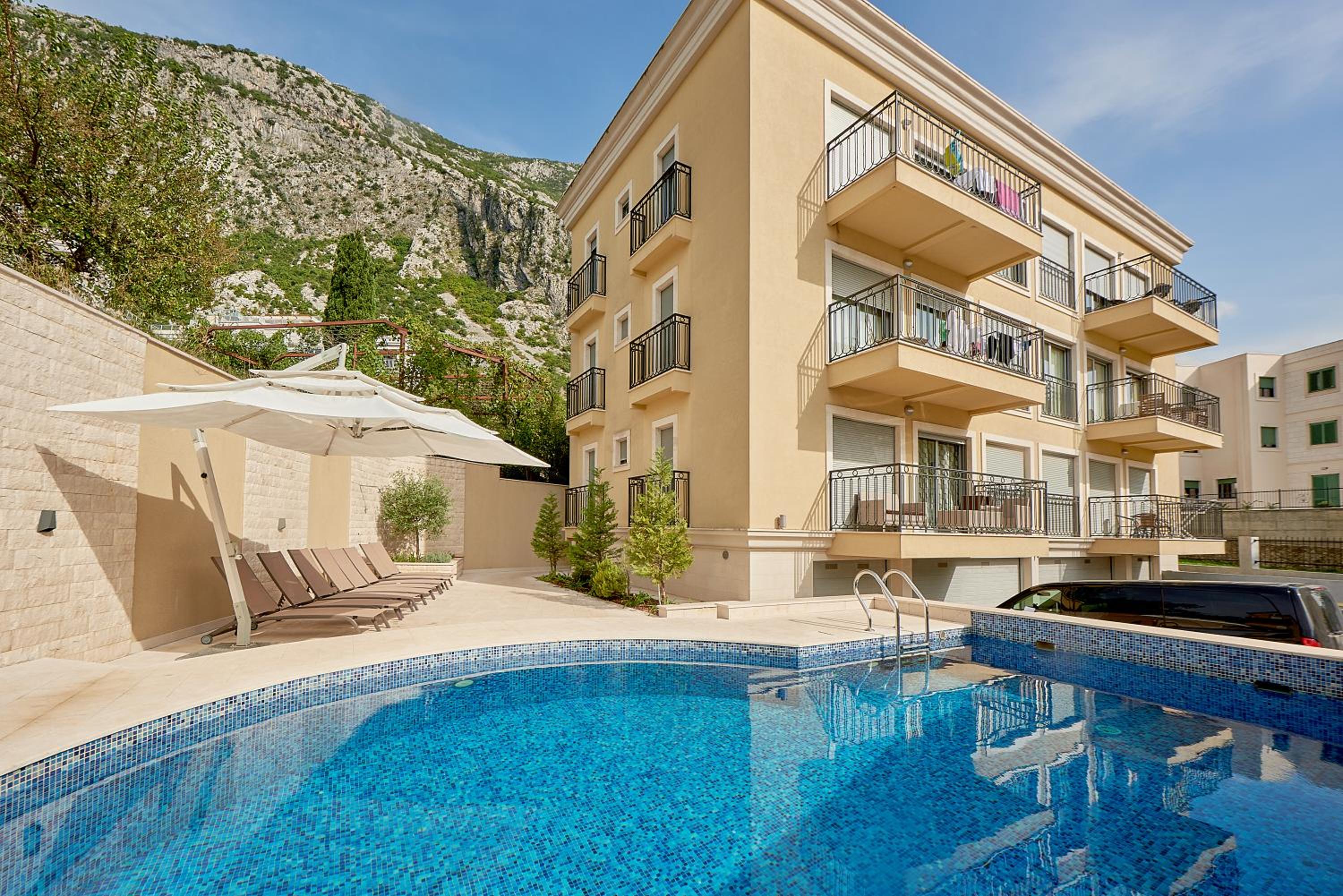 2MONTENEGRO LIMETA APARTMENTS with pool view 2