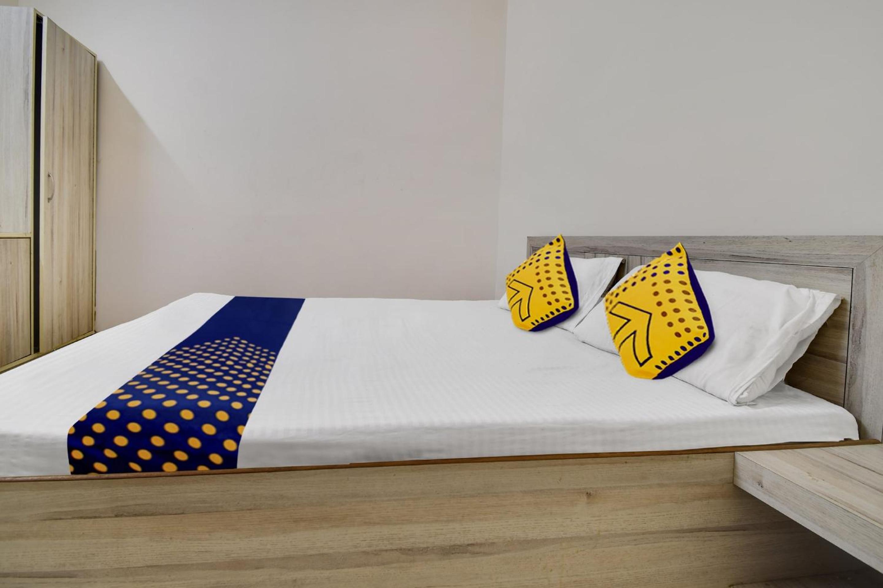 Hotel O Crown Plaza