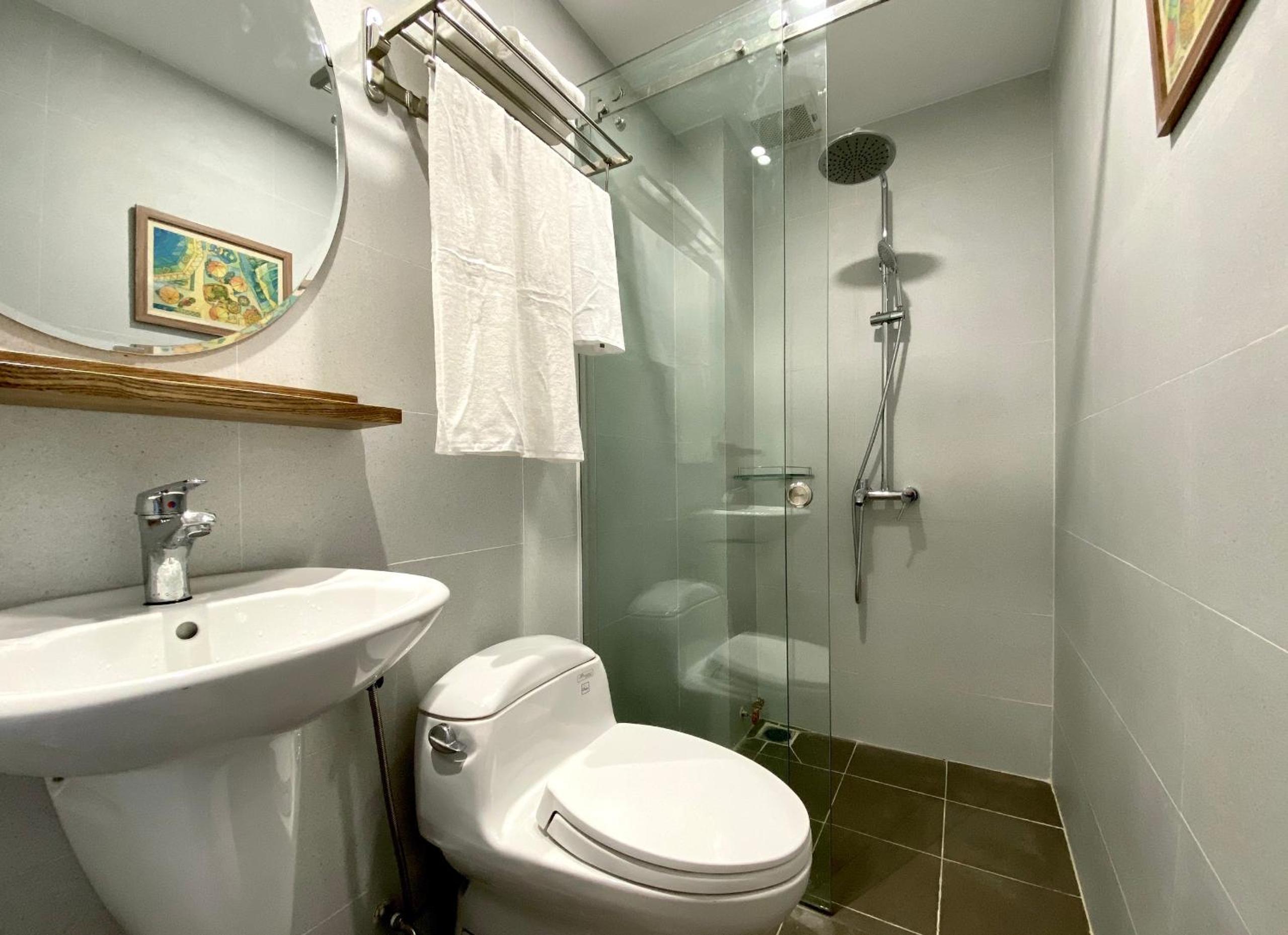 8 minutes walking to Nguyen Hue, Fast Wifi, check-in 24/7