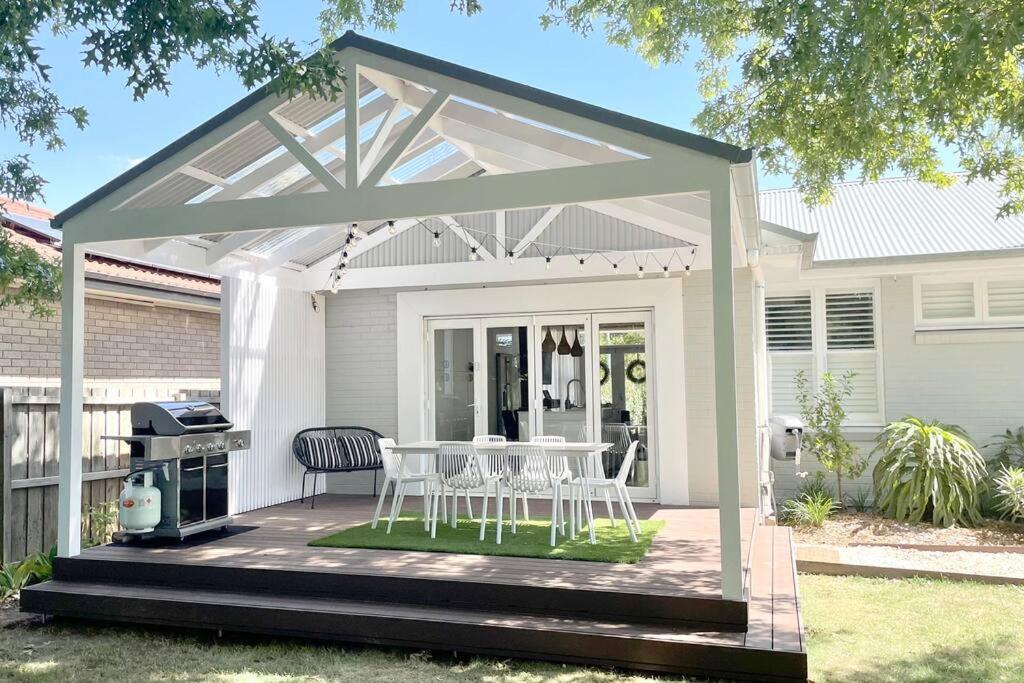 Antler & Oak Cottage: Provincial Luxe In Moss Vale