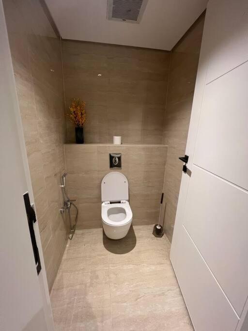 Modern 3 Bedroom Flat