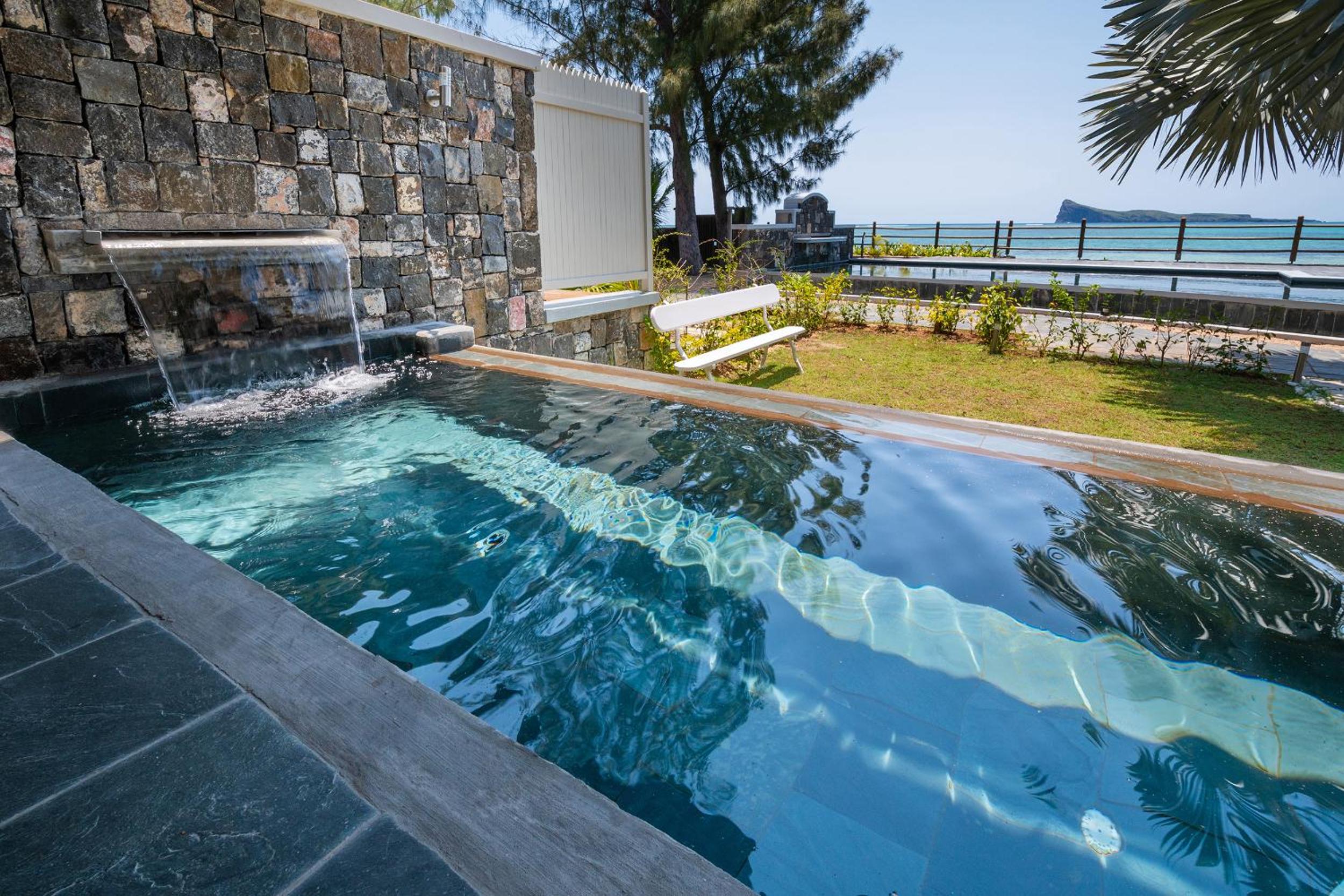 Hotel Luxury beachfront duplex, Coin de Mire view / 3Bed - Image 1